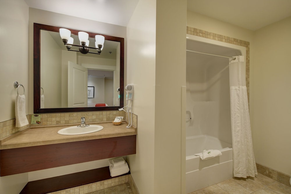 Strathcona Hotel 38/42