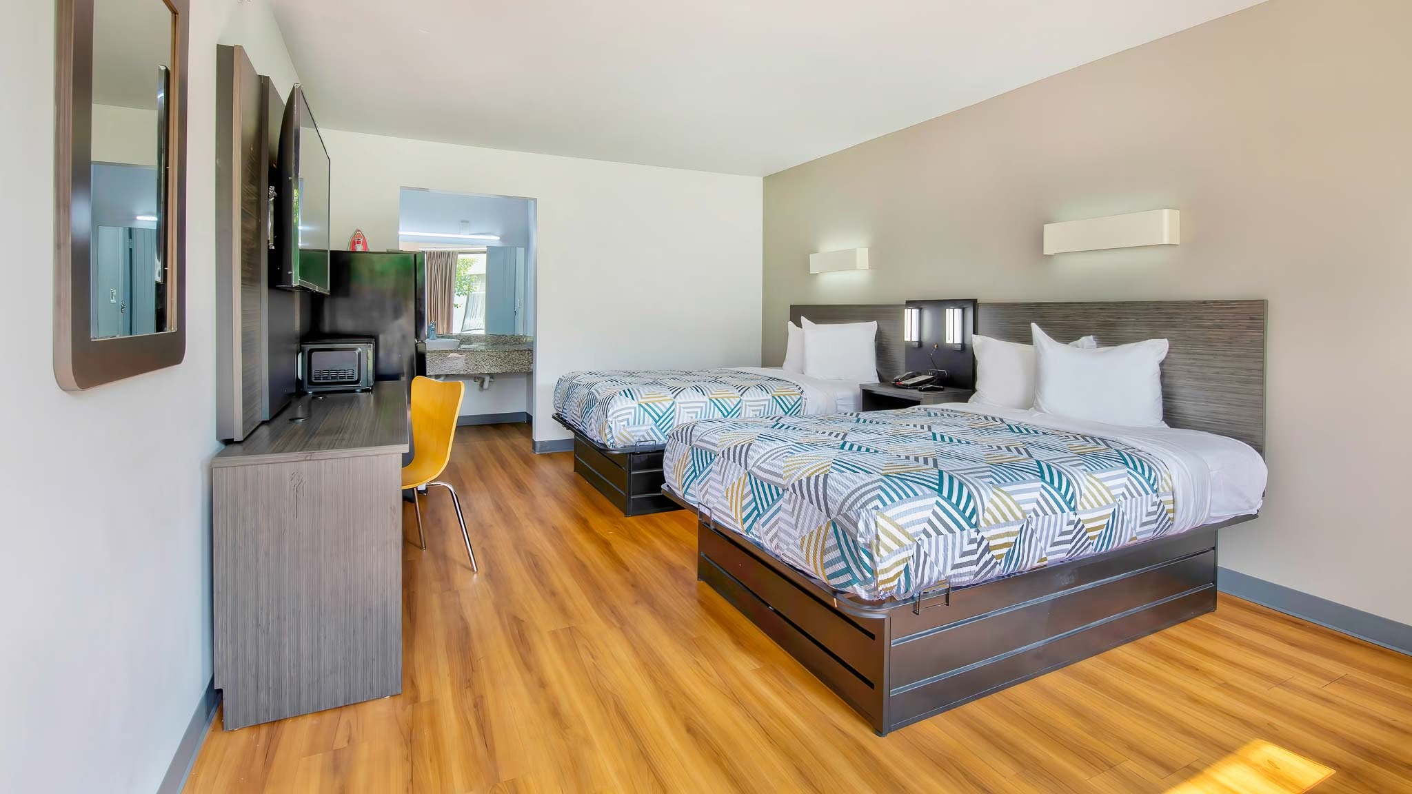 2 Full Beds - Mobility Accessible Tub Nsmk