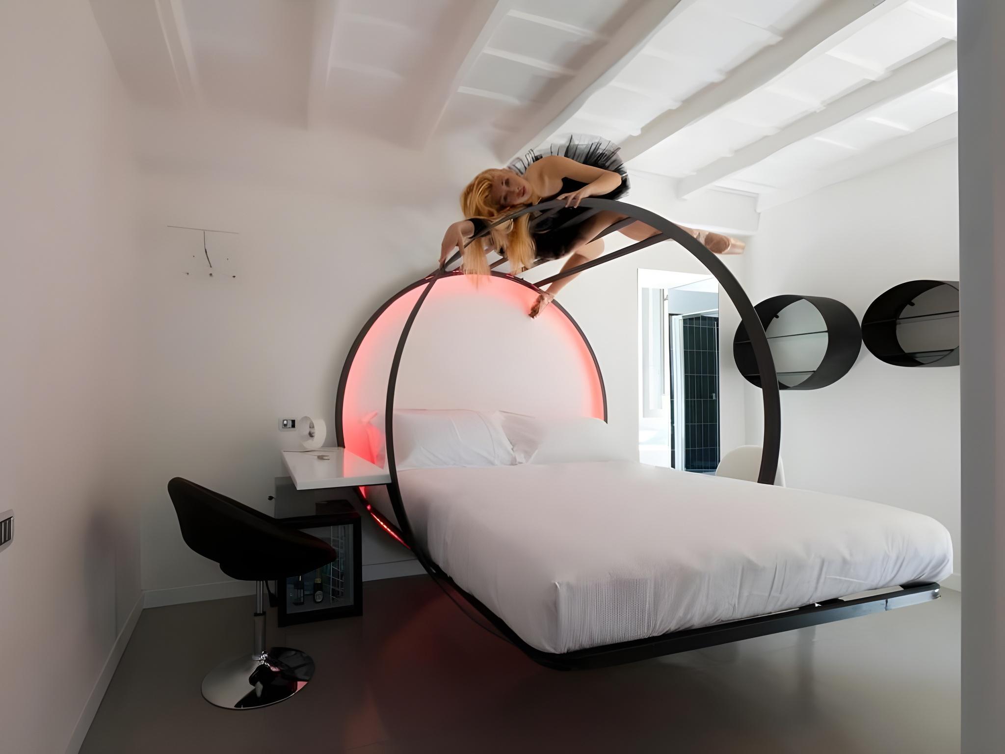 DELUXE, DOUBLE BED