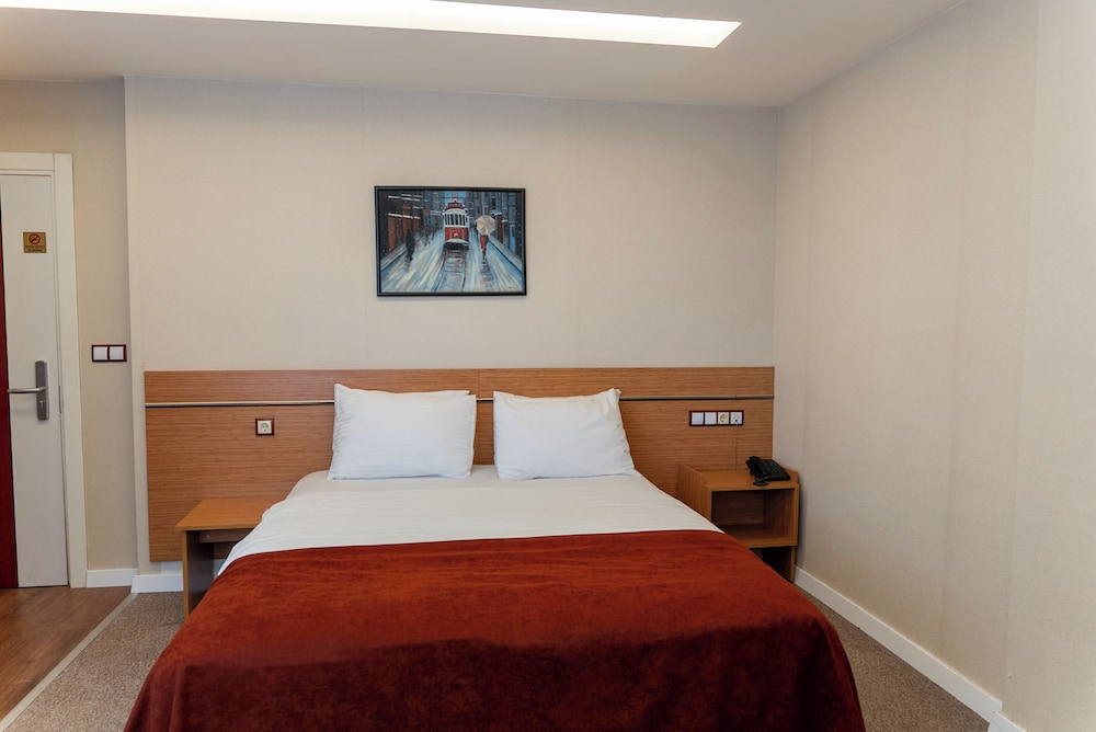 The North Hotel 29/65