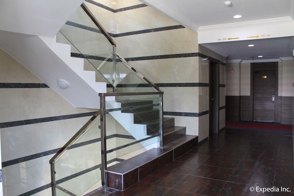 Townhouse Oak Vera Hotel Near Clark International Airport 37/57
