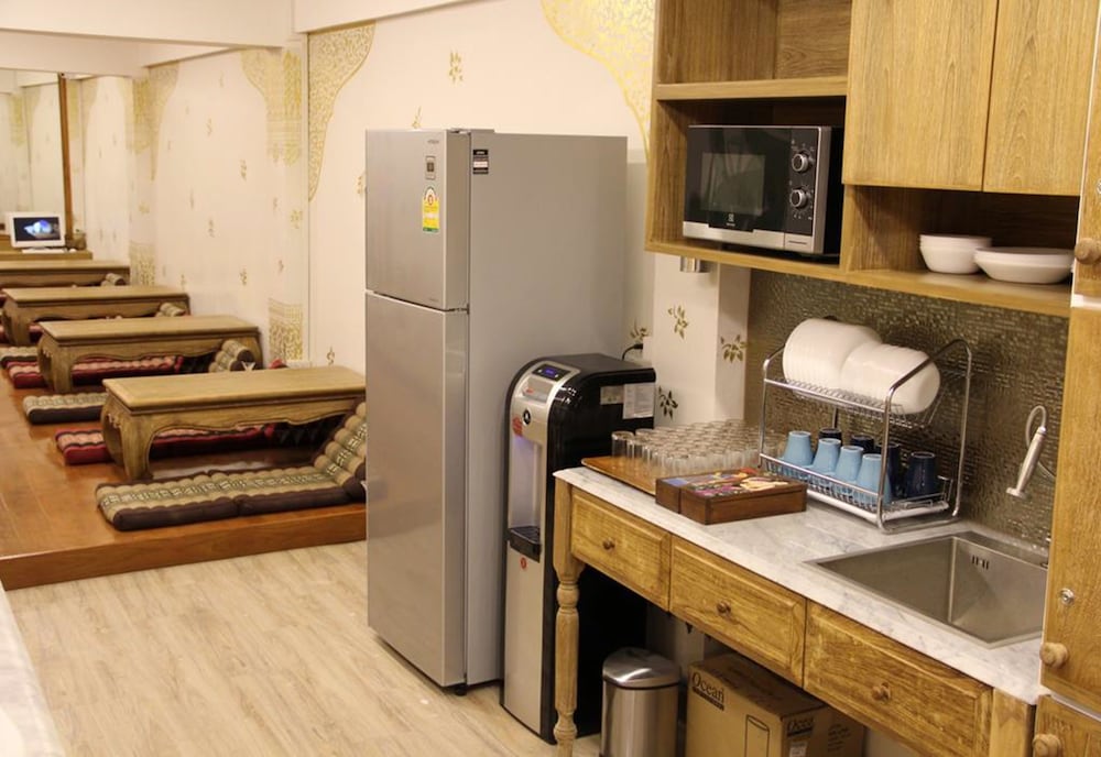 Lady M Hostel At Suvarnabhumi Airport - Female Only 48/49