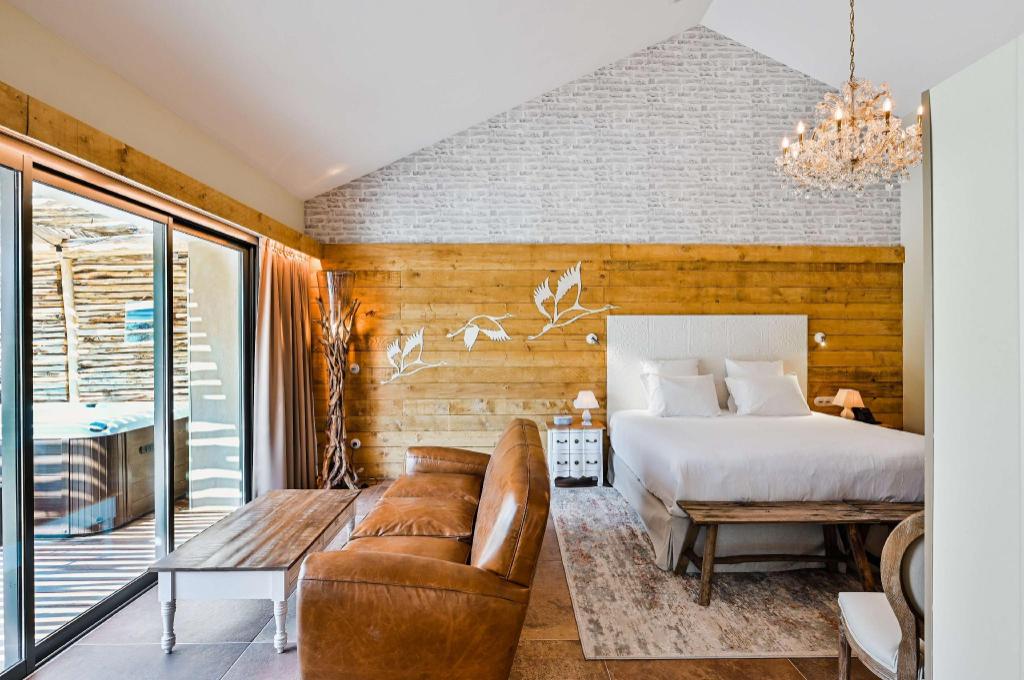Junior Suite, King Bed, Sauna, Hot Tub
