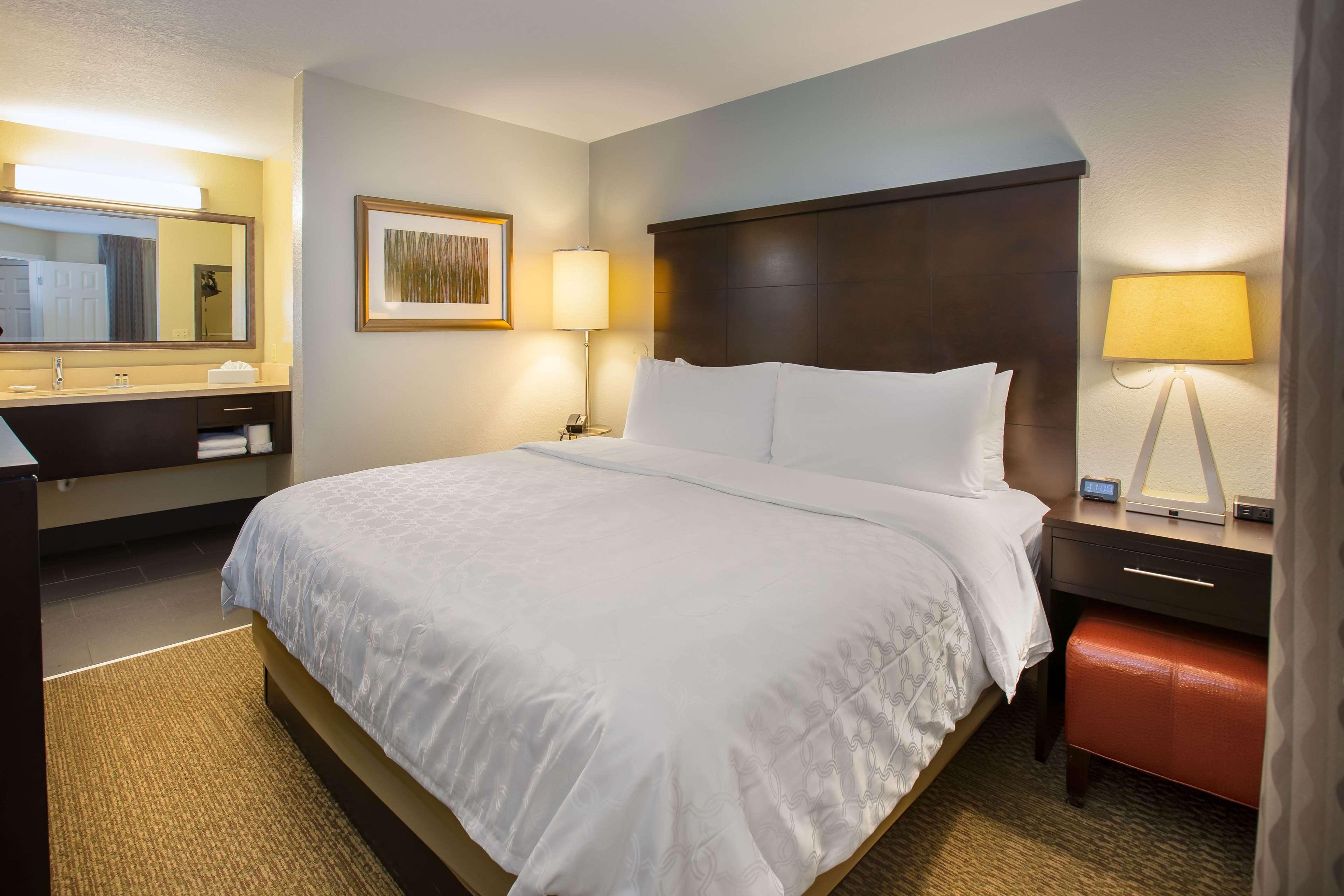 1 BEDROOM, SUITE, KING BED