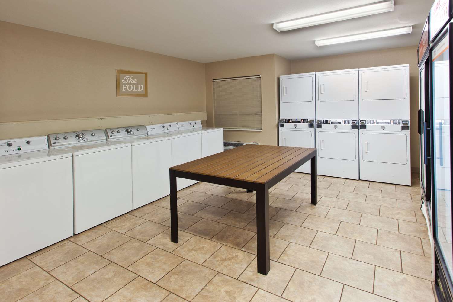 Sonesta Simply Suites Chicago Waukegan 22/29
