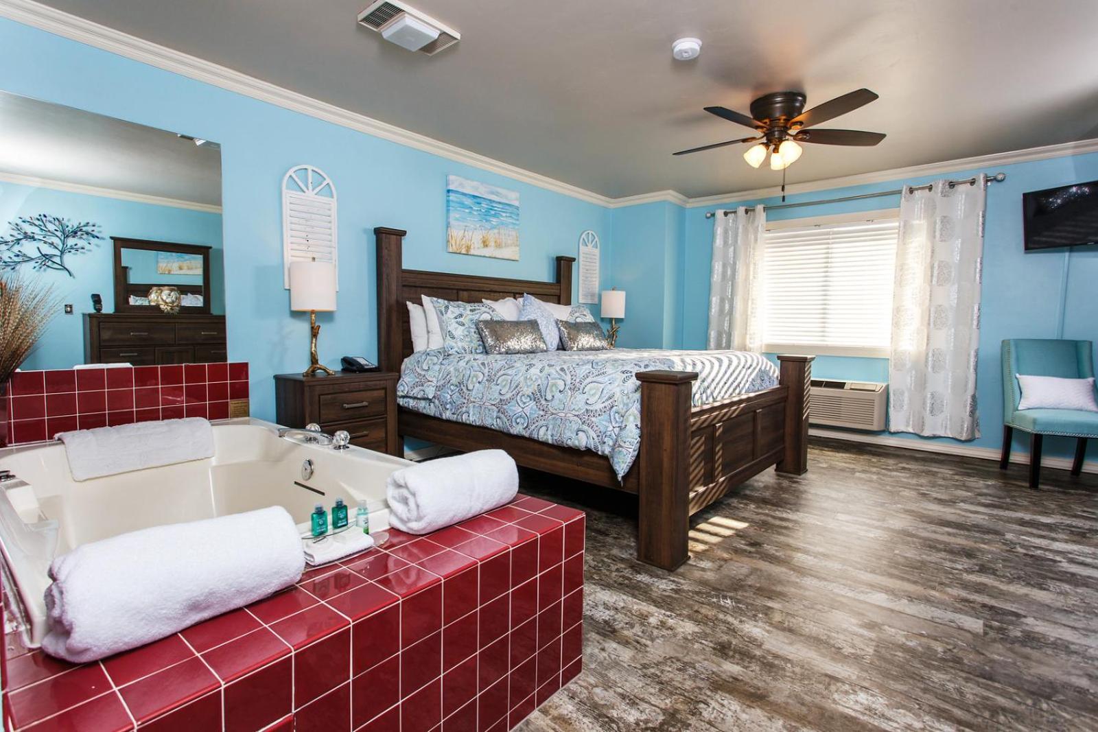 Suite, Hot Tub, South Wing