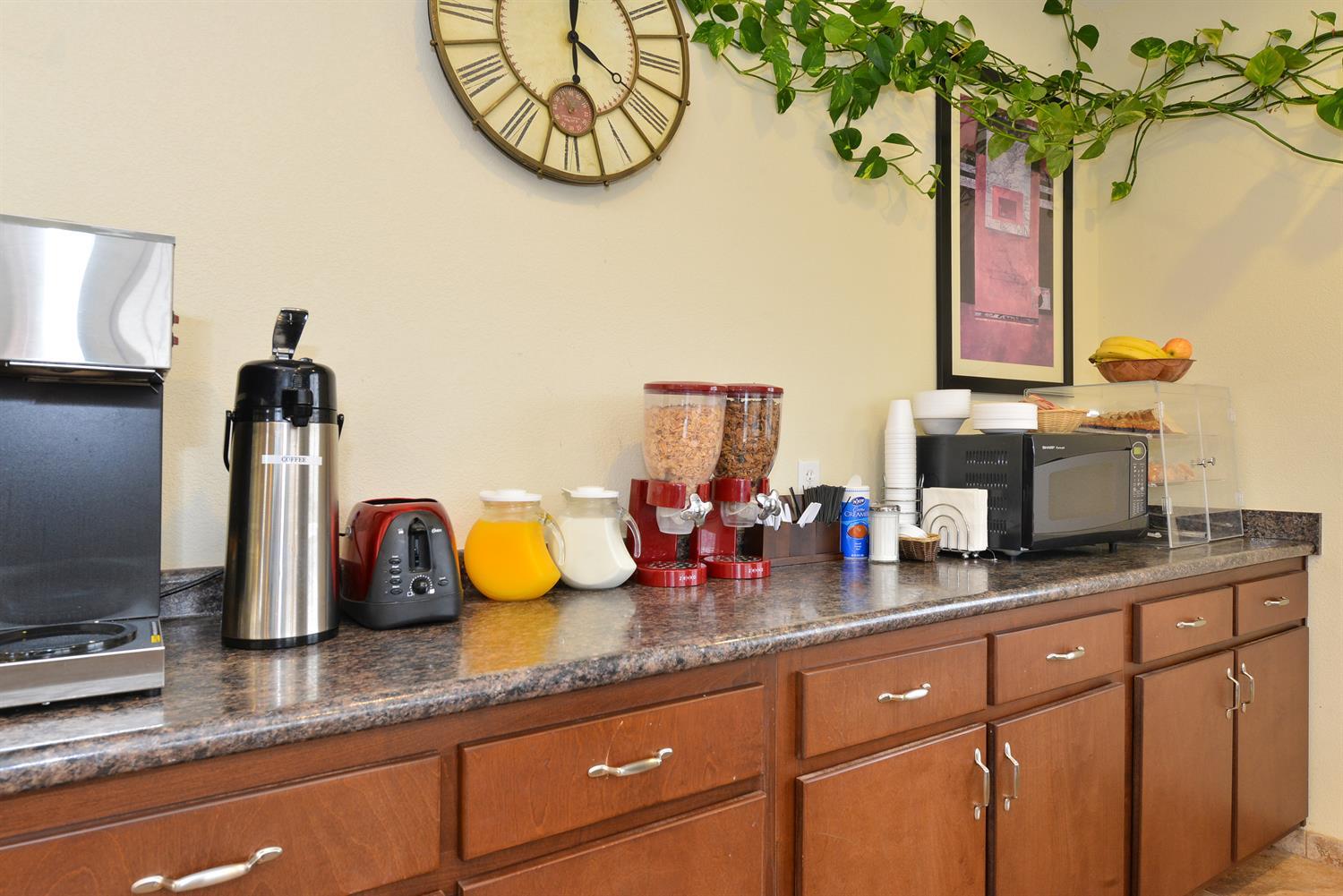 Americas Best Value Inn - Byhalia 8/27