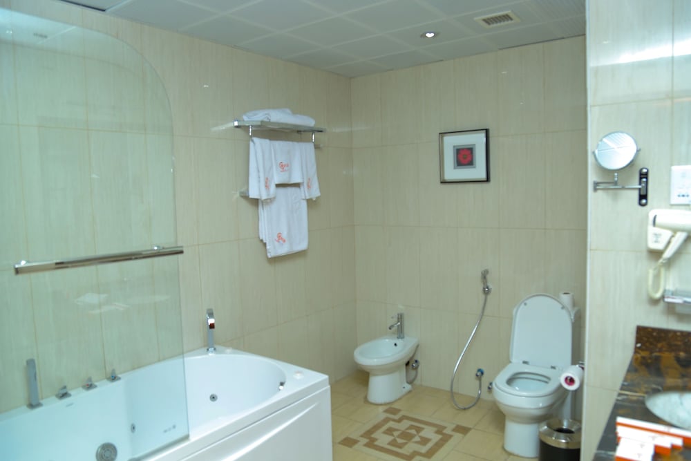 Capital Hotel And Spa 20/76
