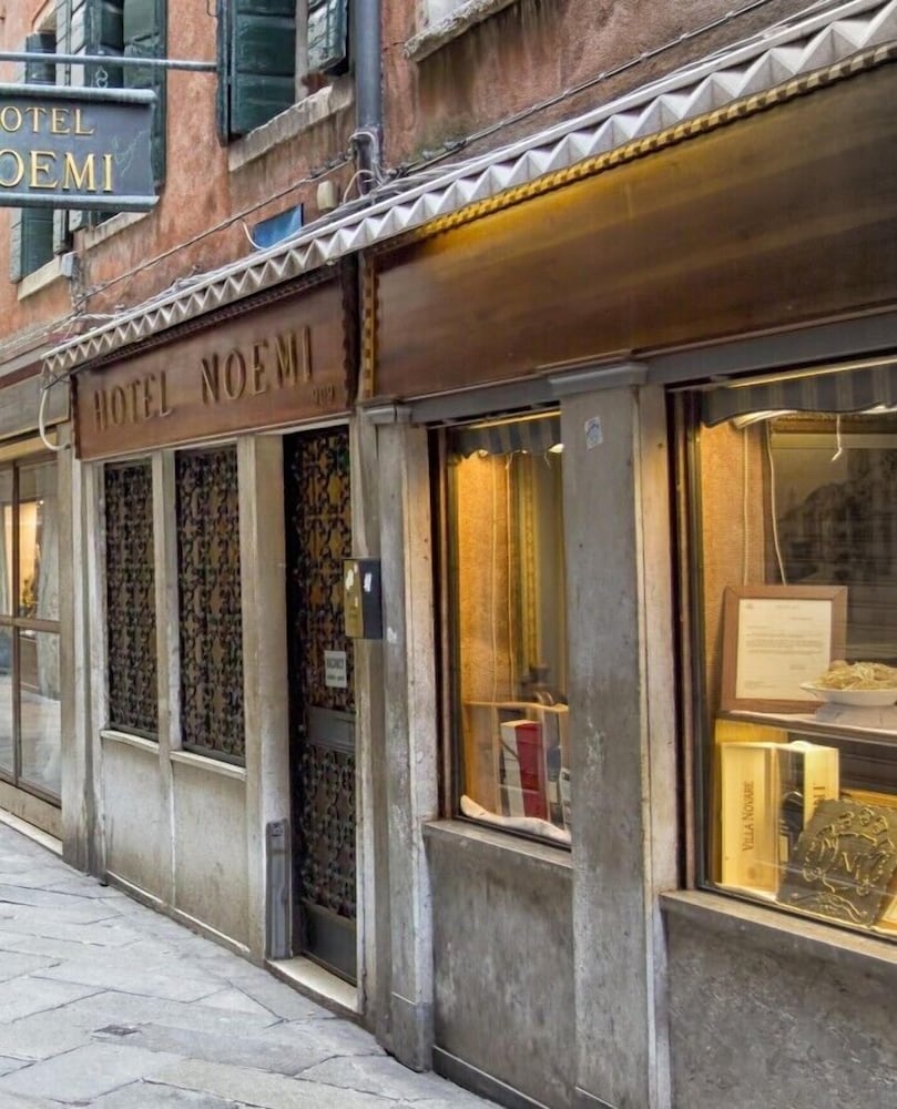 HOTEL NOEMI 2/45