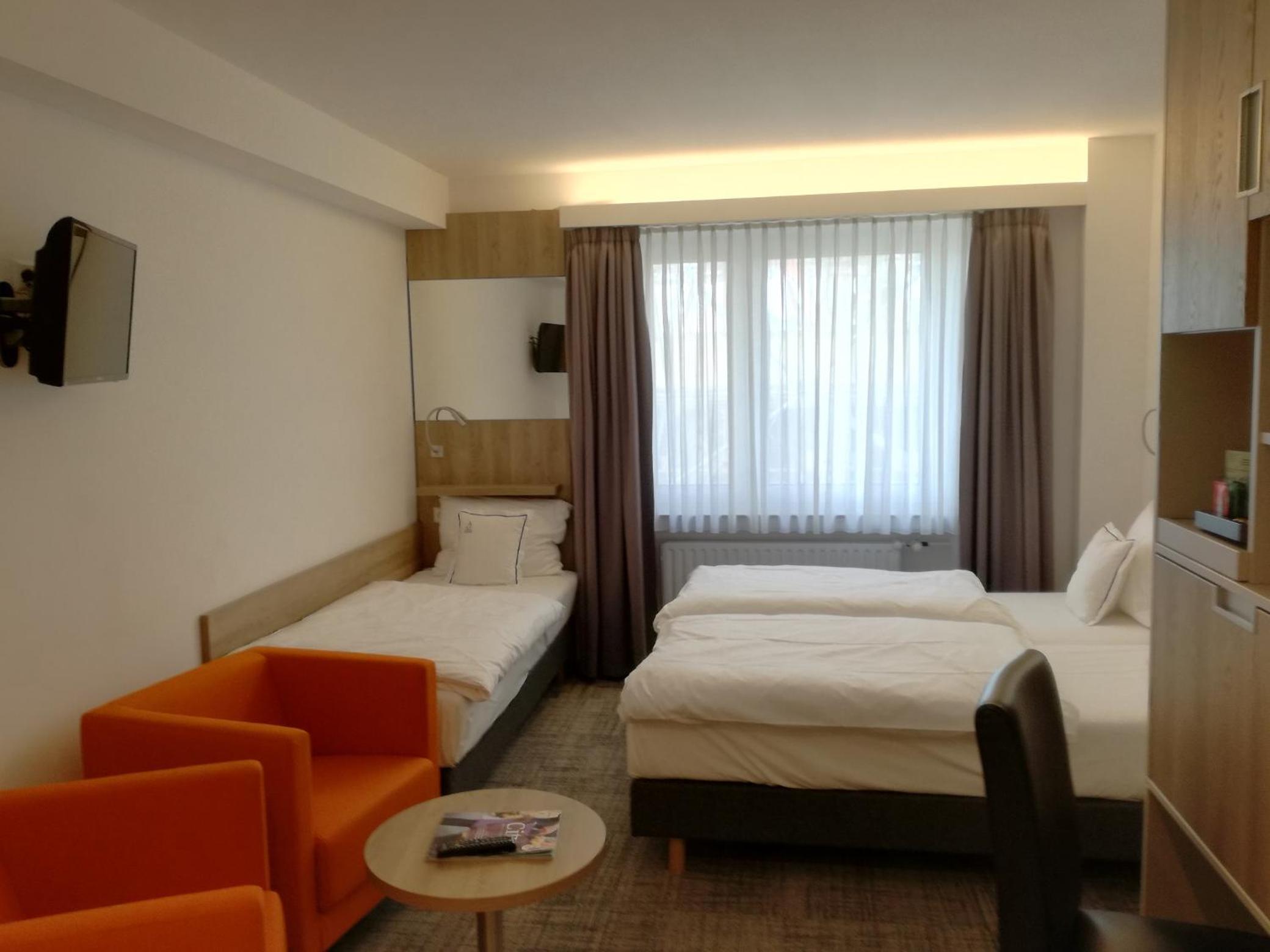 EMPIRE HOTEL 20/55