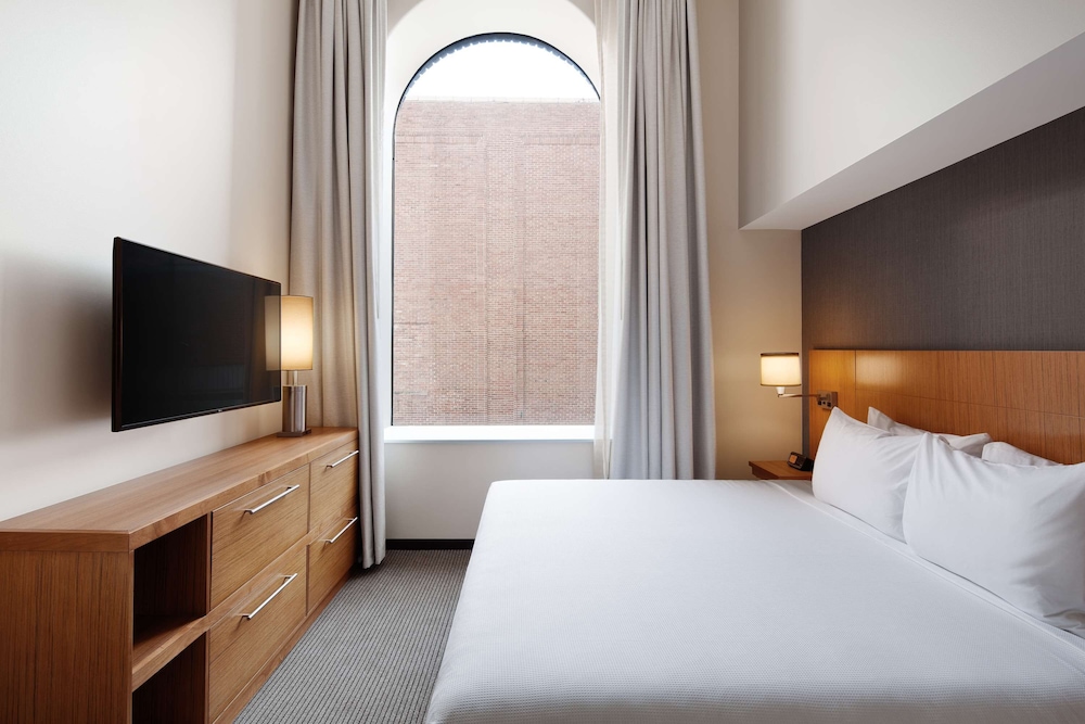 Hyatt Place Knoxville/Downtown 13/72