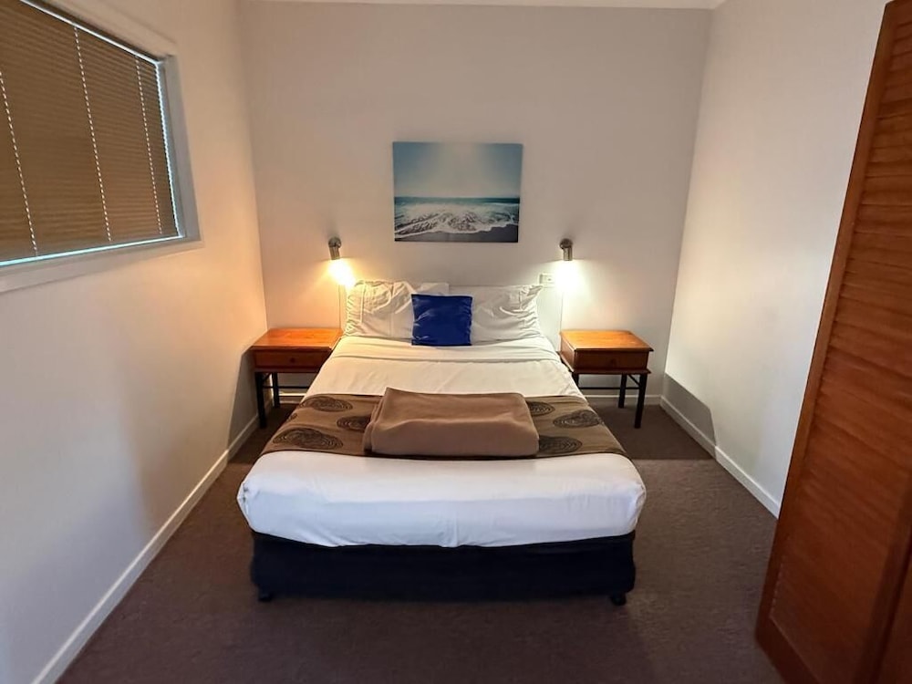Superior, Queen and Twin Beds, Pool Access