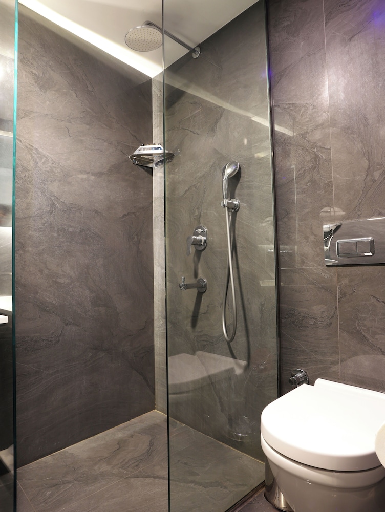 Riva Hotel Alsancak 40/47