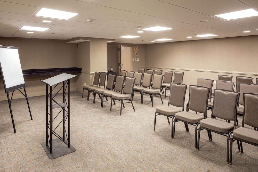 Doubletree By Hilton Pittsburgh Greentree 57/74