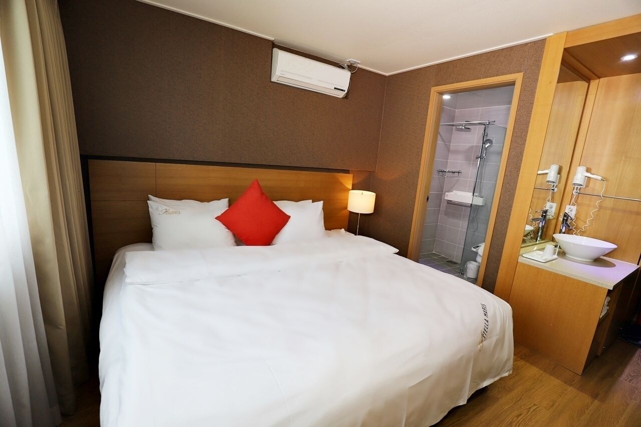DELUXE, DOUBLE BED