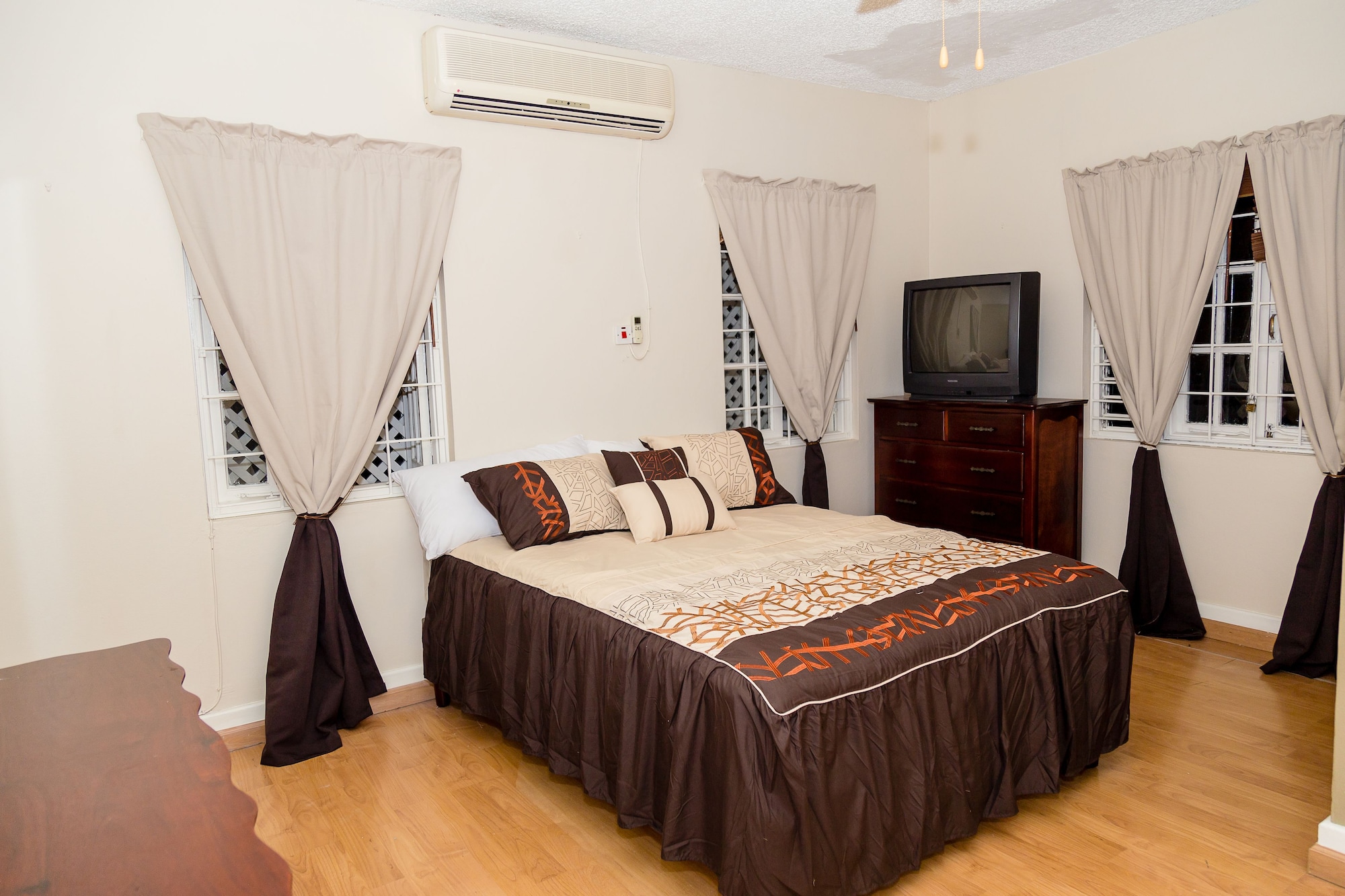 2 BEDROOMS, FAMILY, TOWN HOUSE, KITCHEN