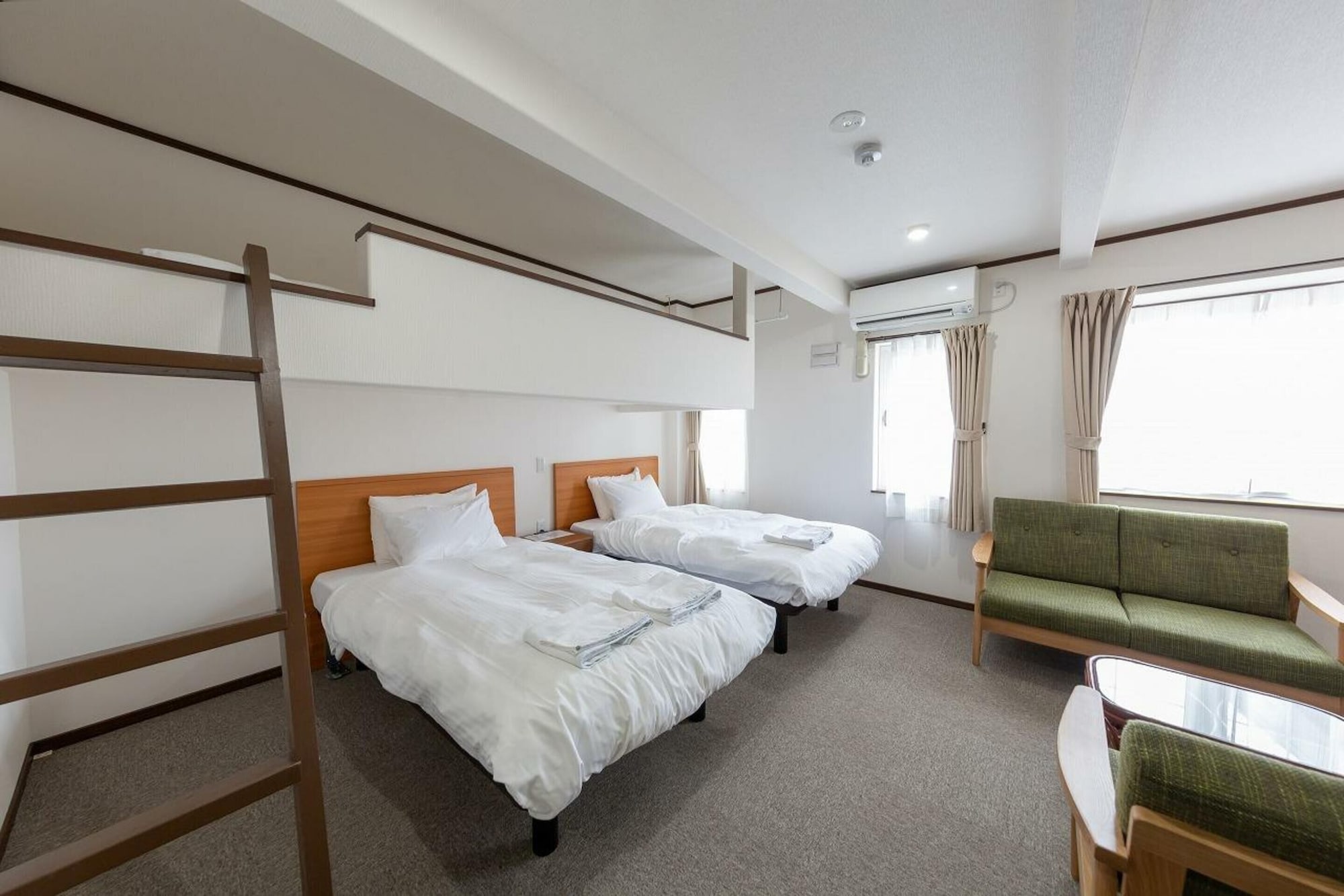 BASIC, TRIPLE, FUTON BED, TWIN BEDS