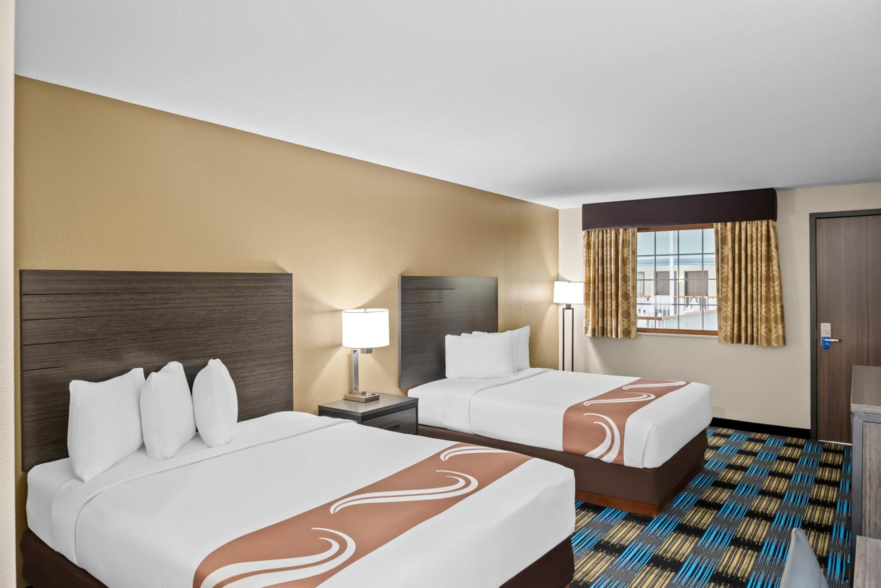 Room, 2 Queen Beds, Pool Side