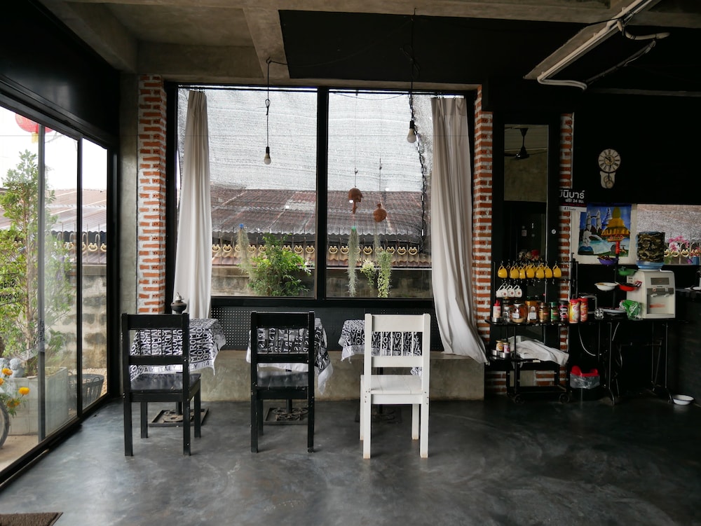 41 Studio - Adults Only 24/33