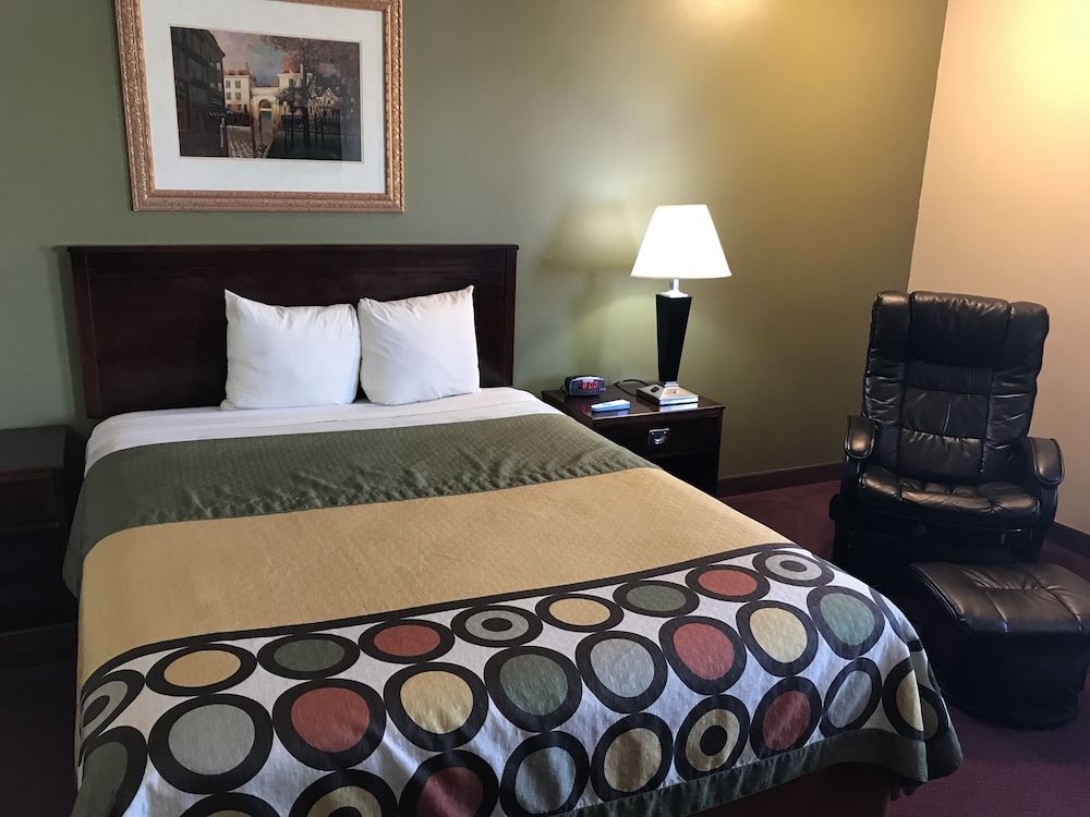 Heartland Hotel And Suites 33/62
