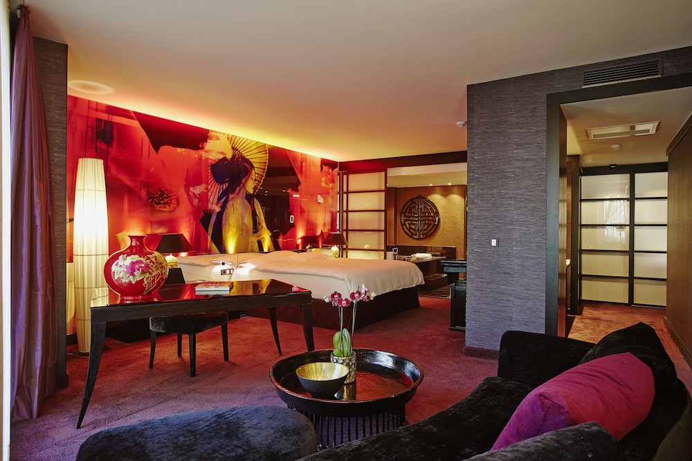 Savoy Hotel 26/33
