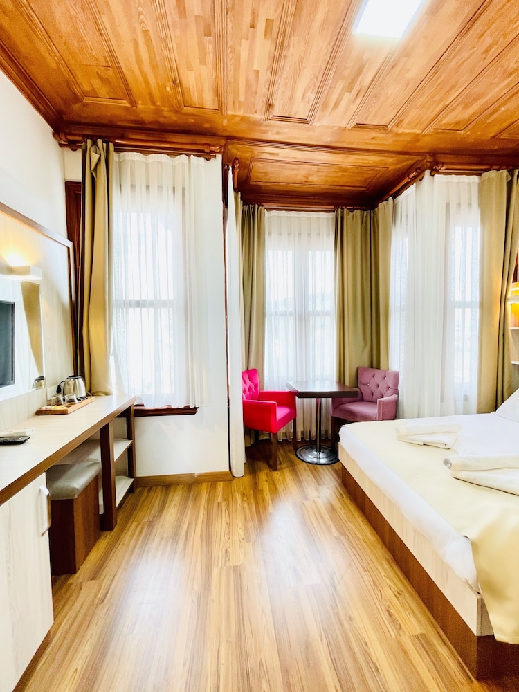 Qonaq Hotel 3/40
