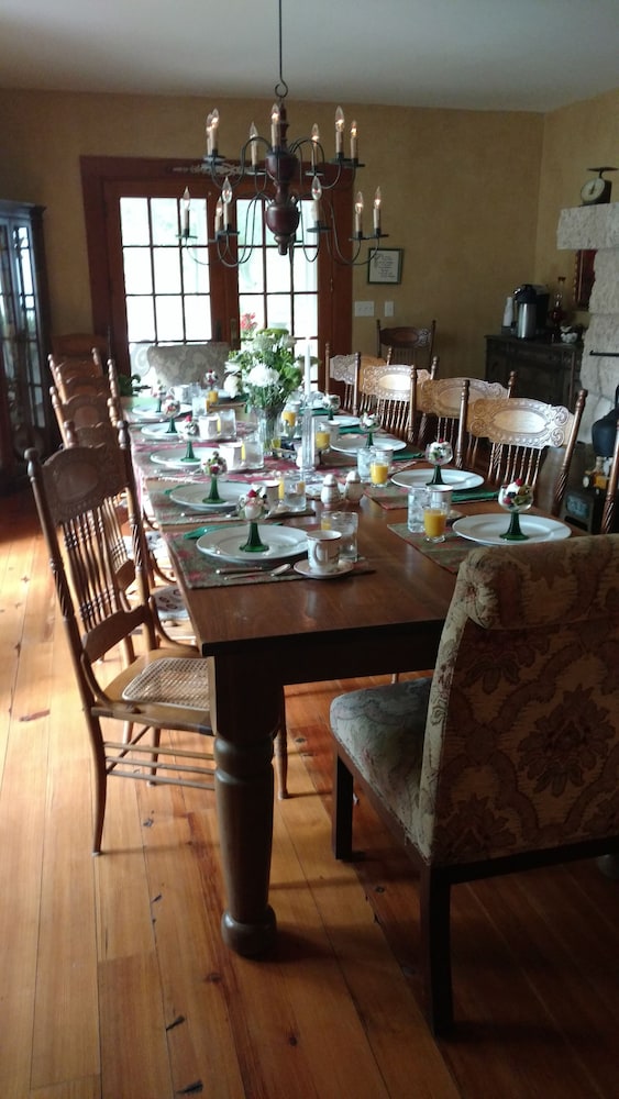 Round Barn Farm B & B Event Center 45/56