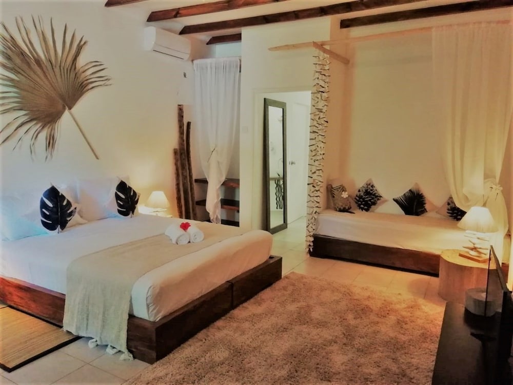 Bliss Praslin Seychelles 8/68