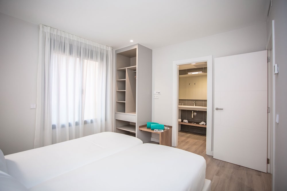 2 Bedrooms, Type C, Premium, Apartment, 4 Beds, Sofa, Balcony, Large