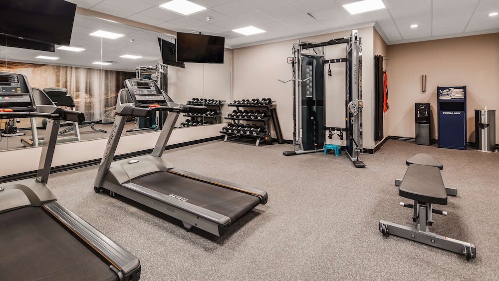 Best Western Plus Elizabethtown Inn & Suites 24/32