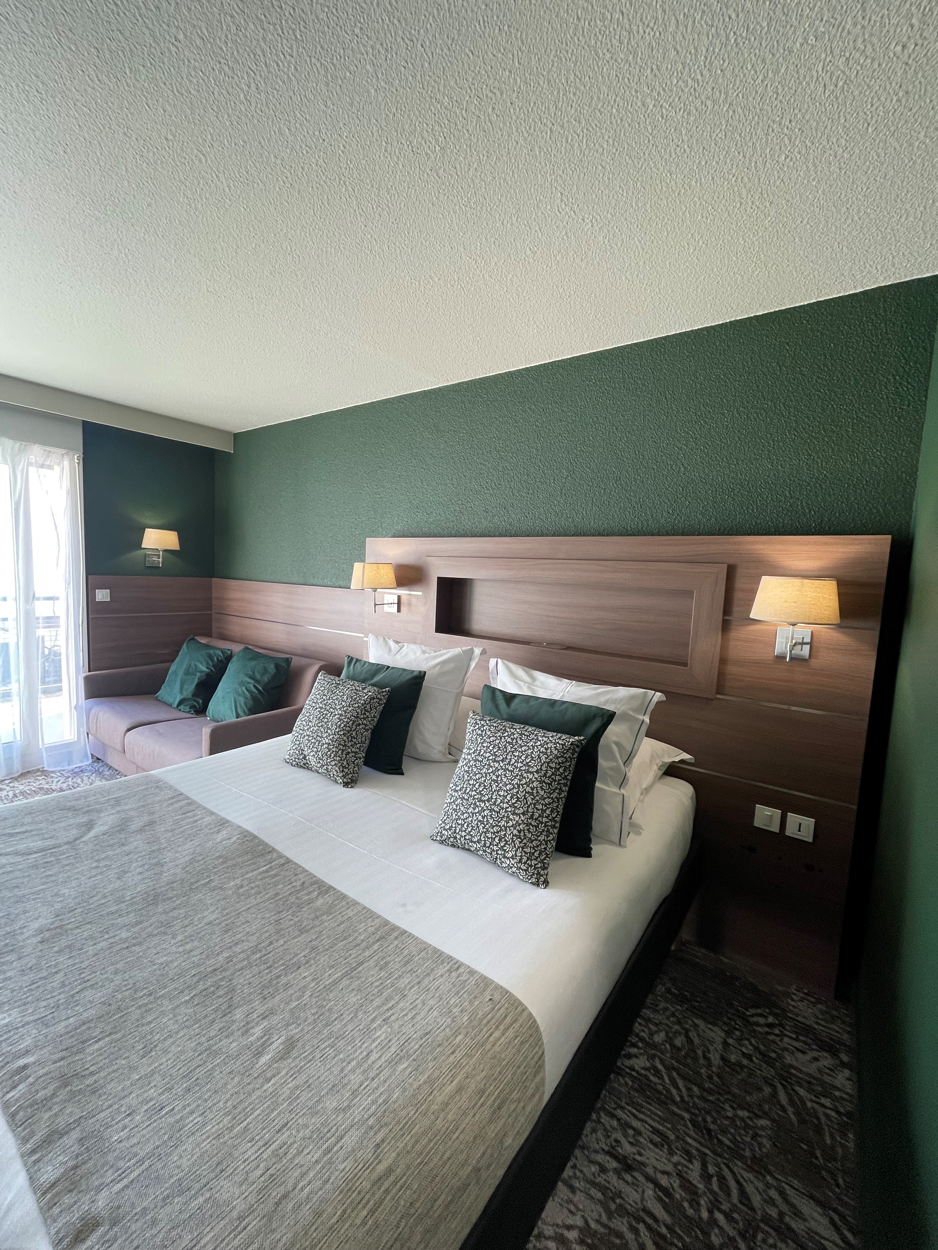 Deluxe, Family, Lake View
