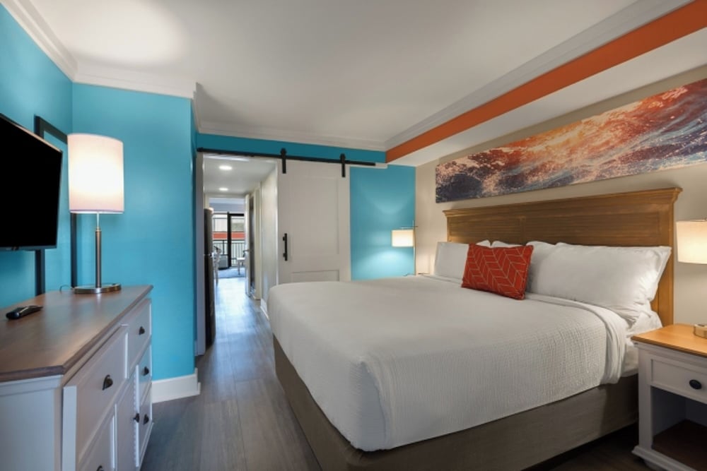 SUITE, KING BED, PARTIAL, OCEAN FRONT