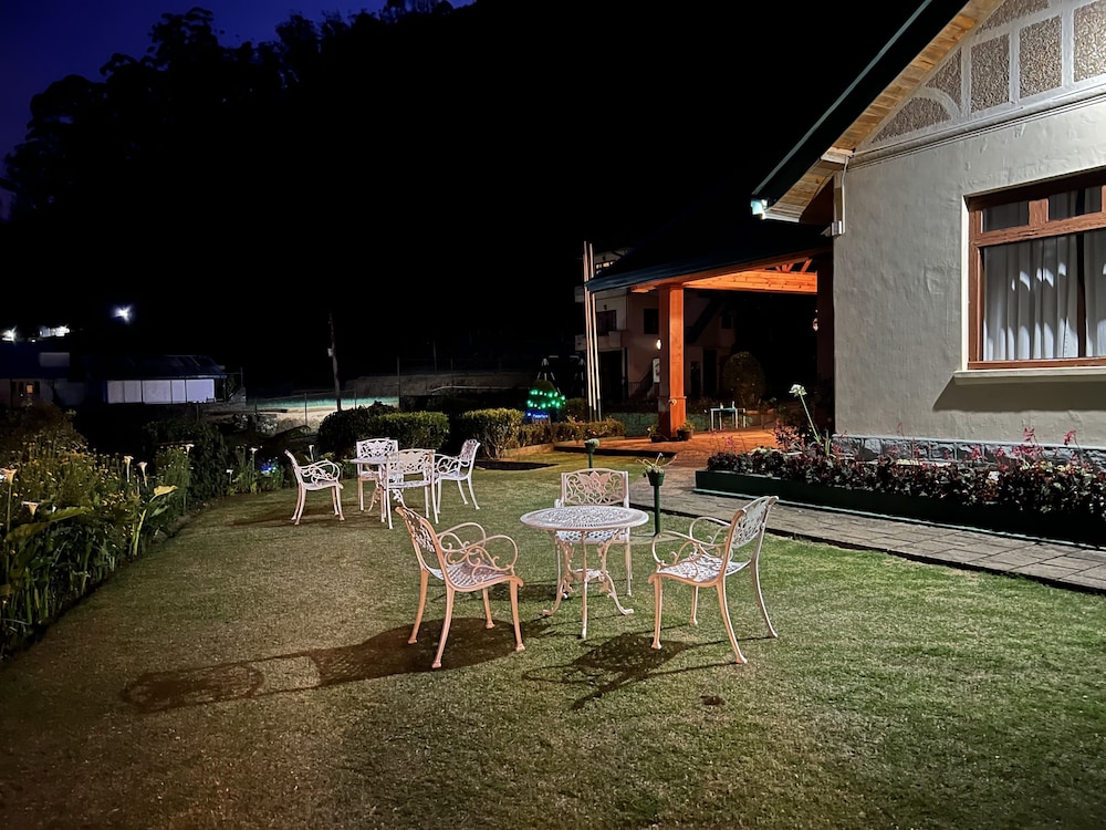 Tea Bush Hotel 56/71