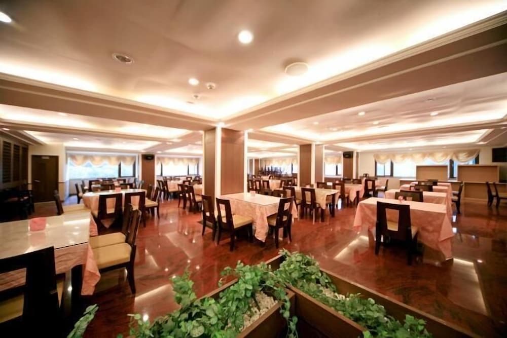Ming Lu Holiday Hotel 39/50