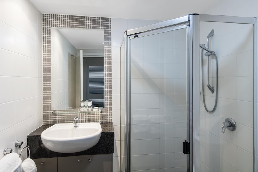 Oaks Brisbane Mews Suites 25/27