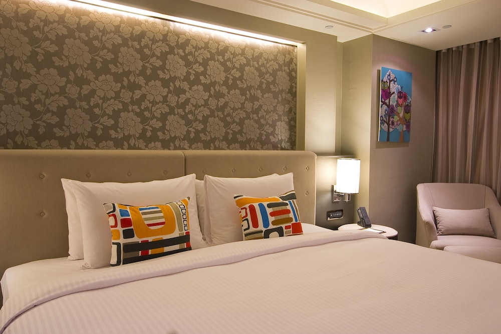 S Aura Hotel 44/50