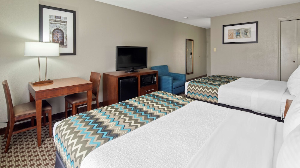 Best Western Near Lackland Afb/Seaworld 24/41