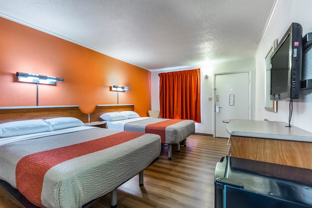 Rodeway Inn Mount Vernon, IL 16/32
