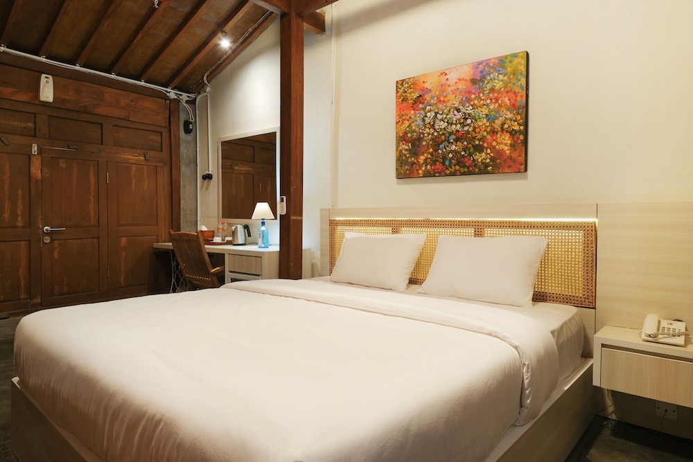 DELUXE, DOUBLE BED