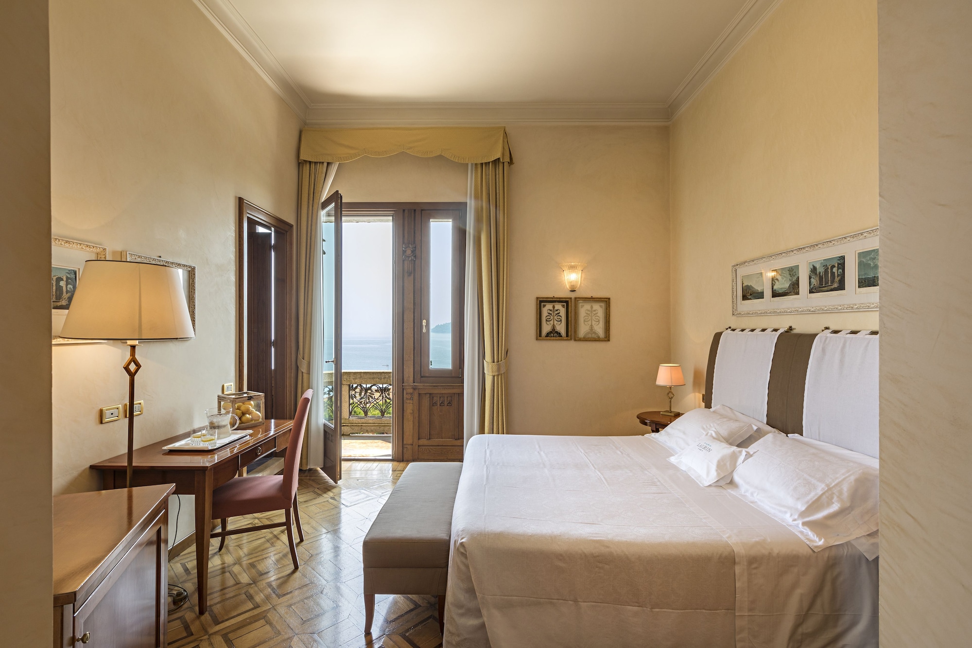 DELUXE, DOUBLE BED, LAKE SIDE, BALCONY