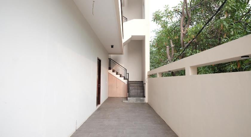 RedDoorz near Taman Palem 38/45