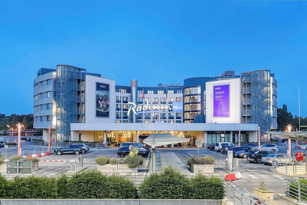 Radisson Blu Hotel, Hamburg Airport 6/66