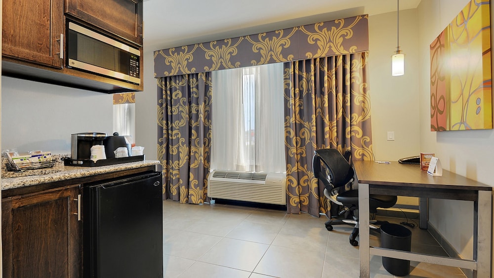Holiday Inn Express Hotel And Suites Gonzales 10/71