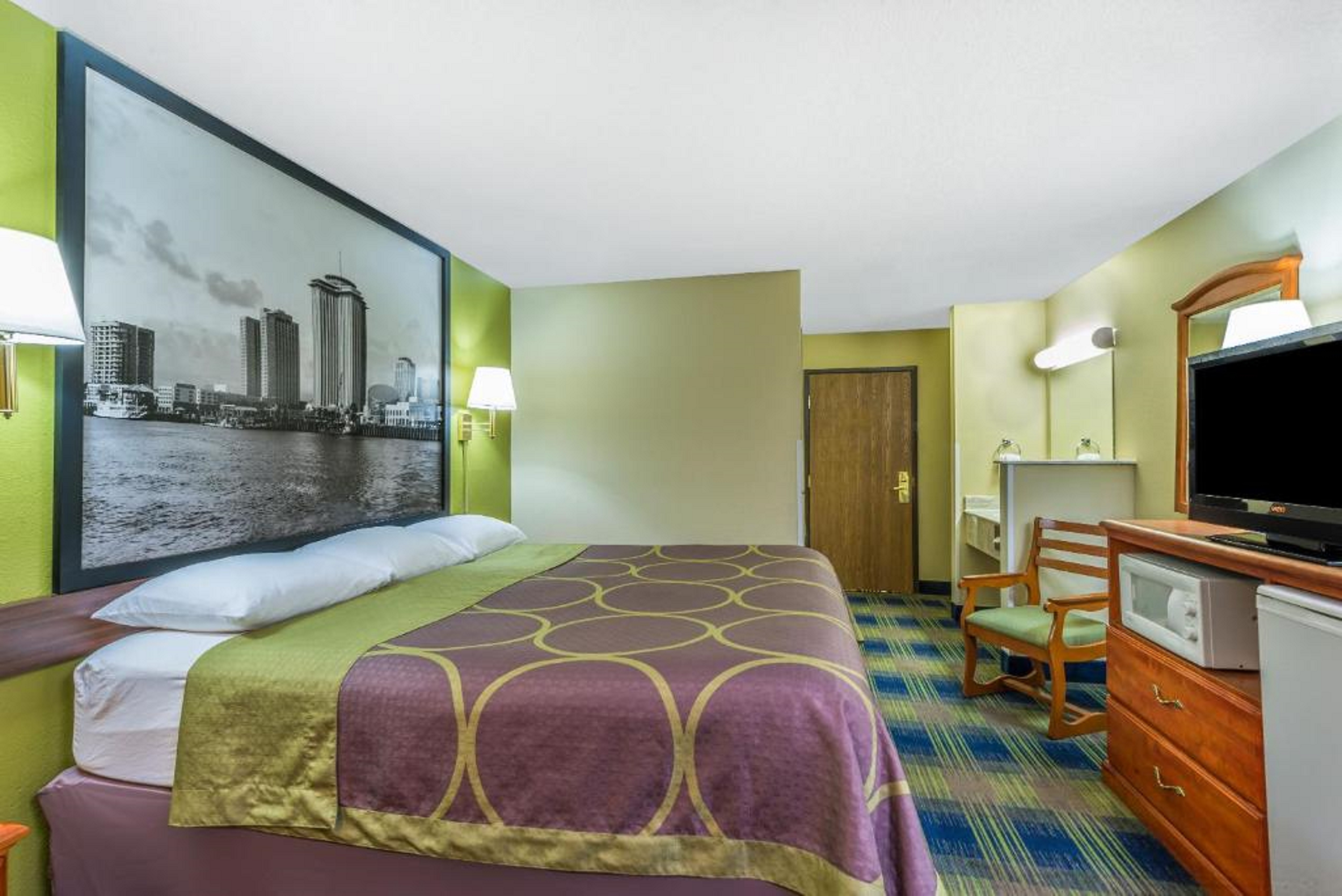 ROOM, KING BED