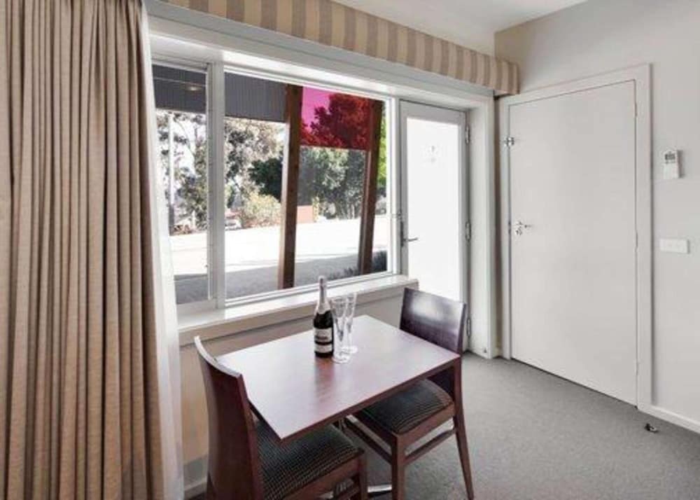 Drouin Motel 25/35