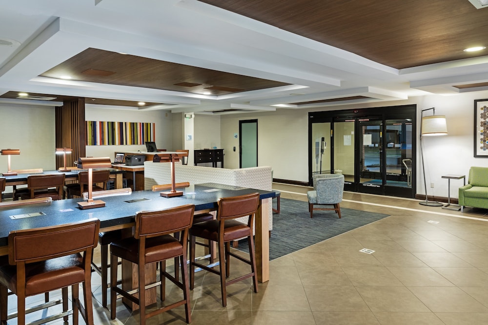 Holiday Inn Express Hotel and Suites Picayune-Stennis Space Cntr 59/68