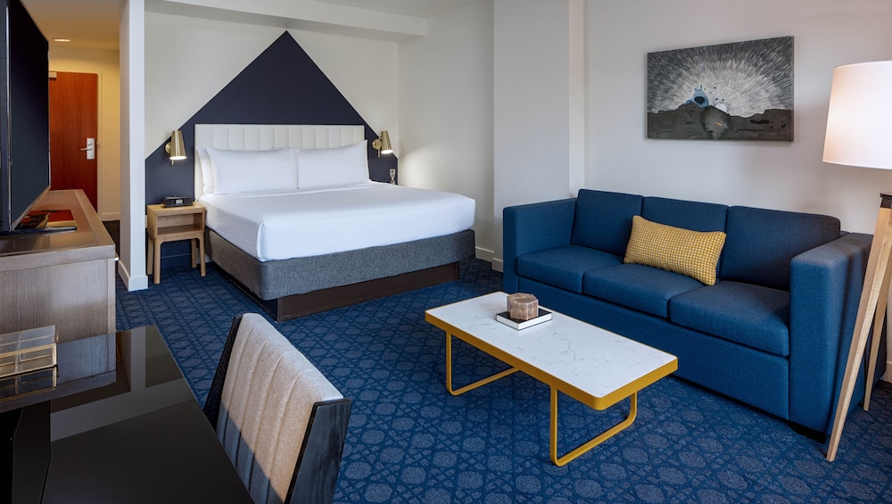 Rivers Edge Hotel Portland Tapestry Collection by Hilton 19/63