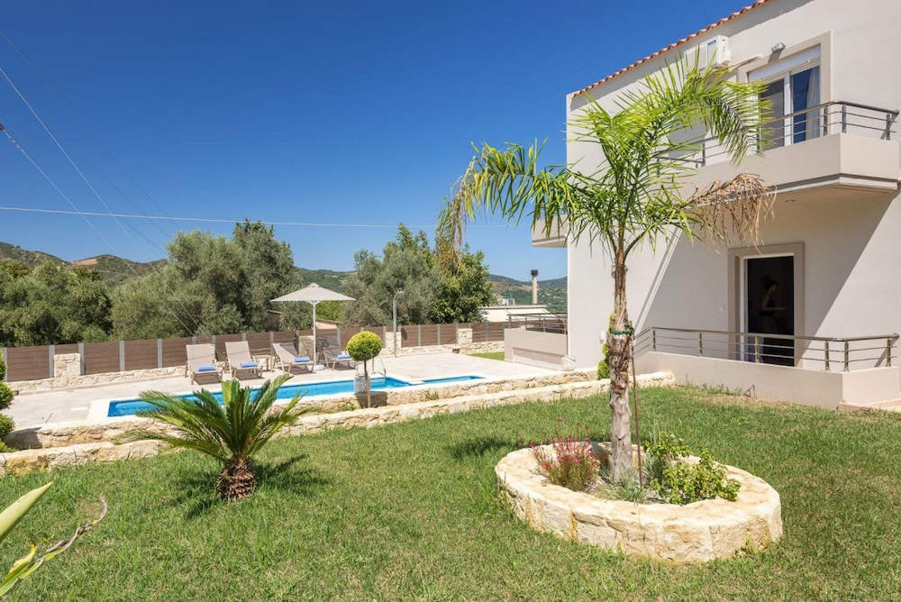 Neaira Villas Chania 40/50
