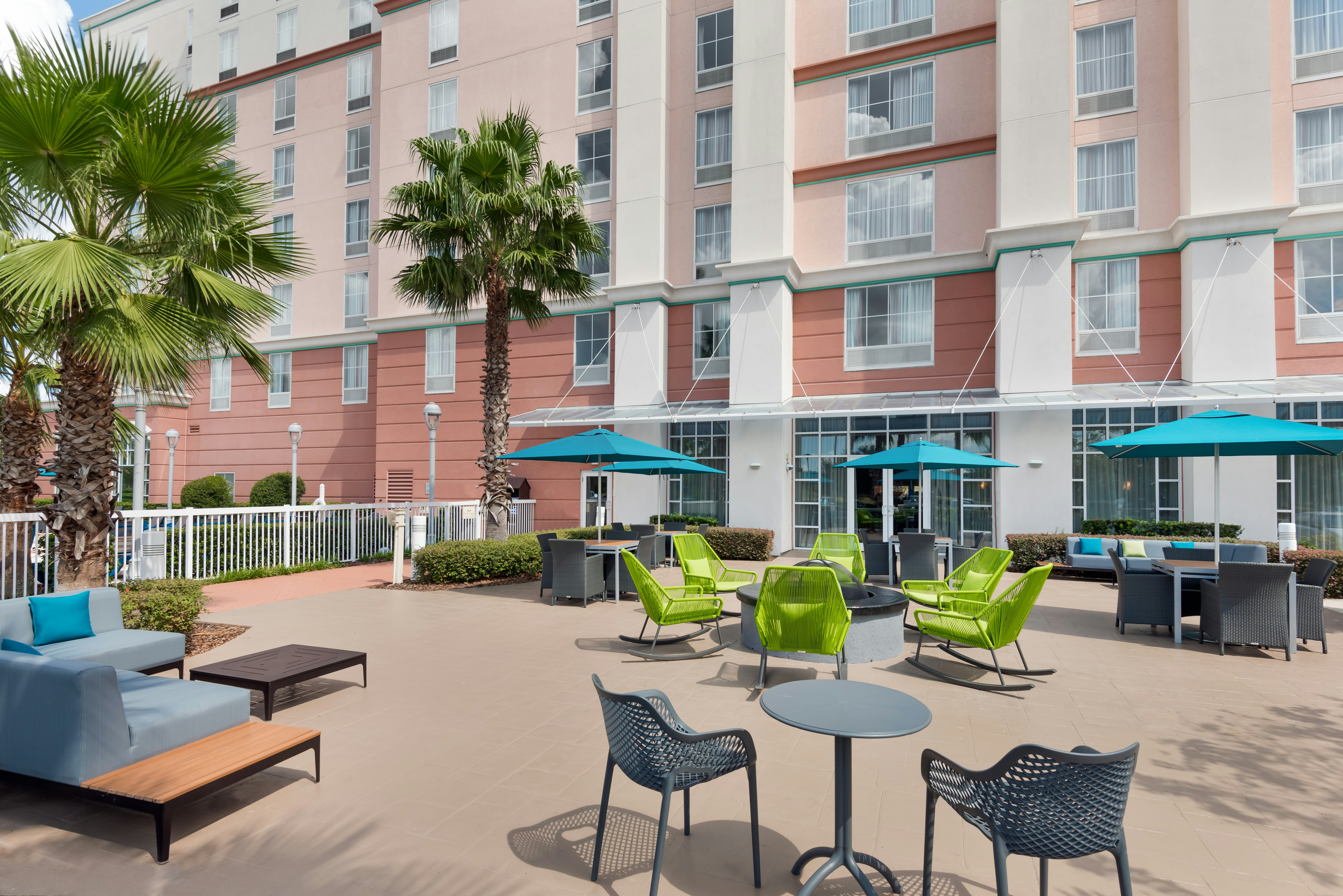 Hampton Inn & Suites Orlando Airport @ Gateway Village FL 32/58