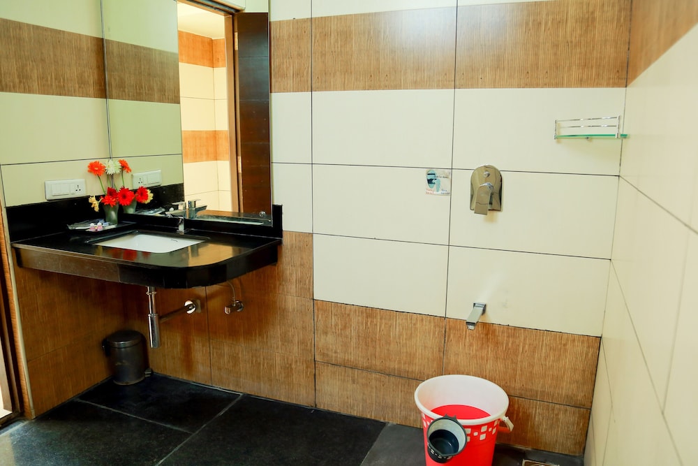 Hotel Abi Krishna 37/40